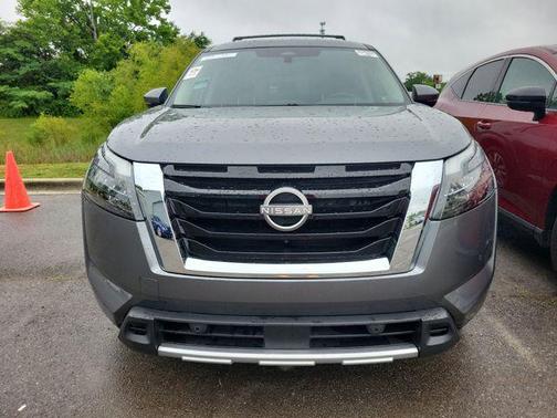 Gun Metallic 2025 Nissan Pathfinder SL 4WD