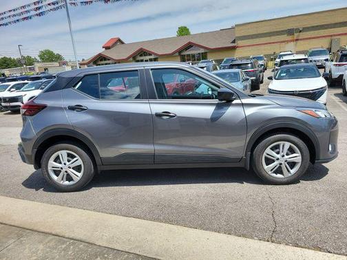 Gun Metallic 2025 Nissan Kicks S