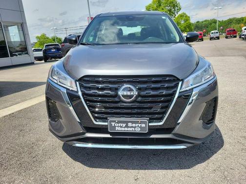 Gun Metallic 2025 Nissan Kicks S