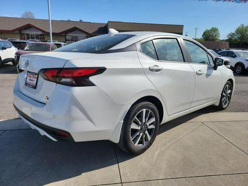 Aspen White Tricoat 2025 Nissan Versa 1.6 SV