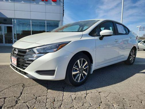 Aspen White Tricoat 2025 Nissan Versa 1.6 SV