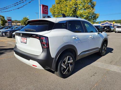 Aspen White Tricoat 2026 Nissan Kicks SV