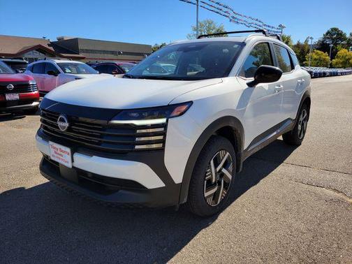 Aspen White Tricoat 2026 Nissan Kicks SV