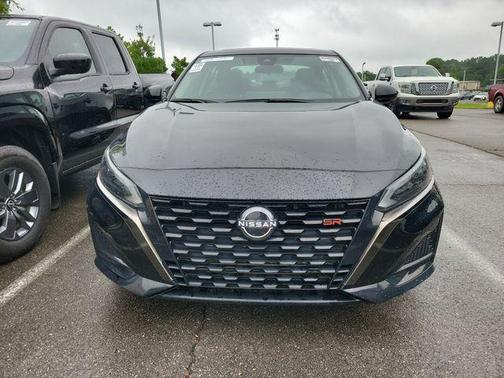 Super Black 2023 Nissan Altima SR VC-Turbo FWD