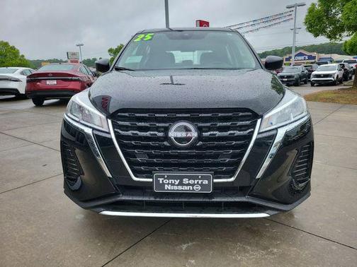 Super Black 2025 Nissan Kicks S