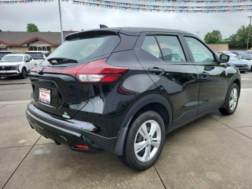 Super Black 2025 Nissan Kicks S