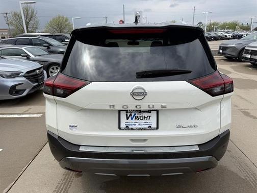 2 Tone White / Black Roof 2023 Nissan Rogue SL