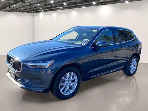 Bursting Blue Metallic 2021 Volvo XC60 T6 Momentum
