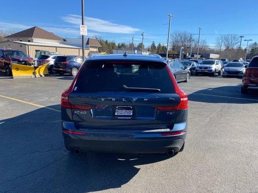 2021 Volvo XC60 T6 Momentum