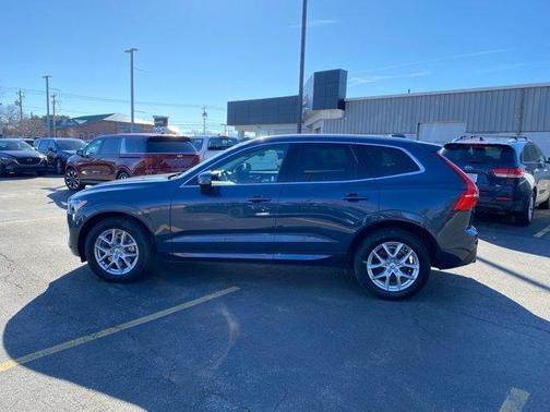 2021 Volvo XC60 T6 Momentum