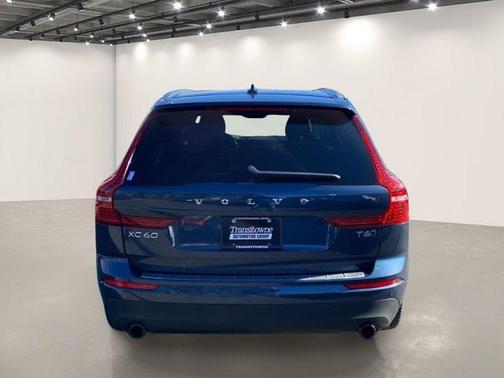 Bursting Blue Metallic 2021 Volvo XC60 T6 Momentum