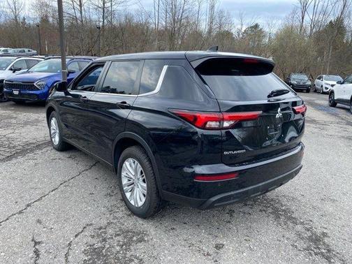 2022 Mitsubishi Outlander ES