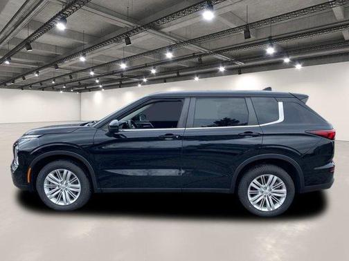 2022 Mitsubishi Outlander ES