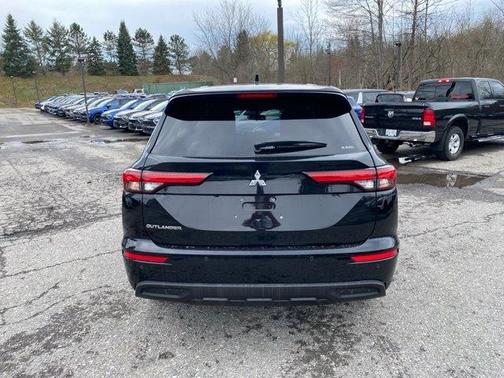 2022 Mitsubishi Outlander ES