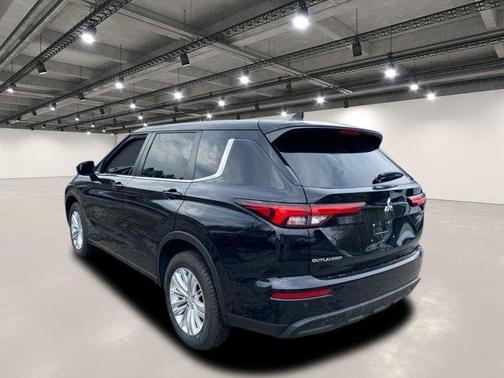2022 Mitsubishi Outlander ES