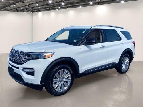 White Metallic 2022 Ford Explorer Limited