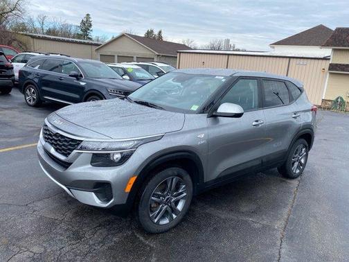 Steel Gray 2023 Kia Seltos LX