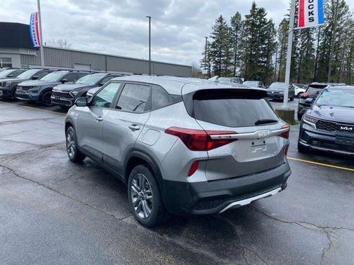 Steel Gray 2023 Kia Seltos LX