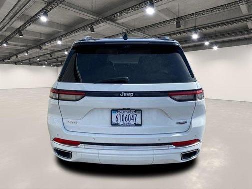 2022 Jeep Grand Cherokee Summit