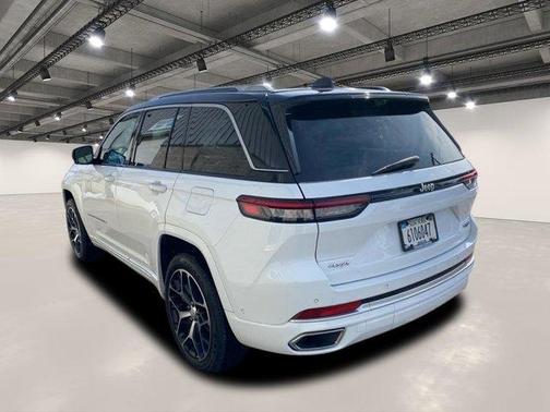 2022 Jeep Grand Cherokee Summit