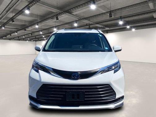 2021 Toyota Sienna LE