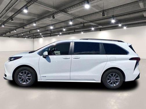 2021 Toyota Sienna LE