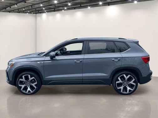 Pure Gray / Black Roof 2023 Volkswagen Taos 1.5T SEL