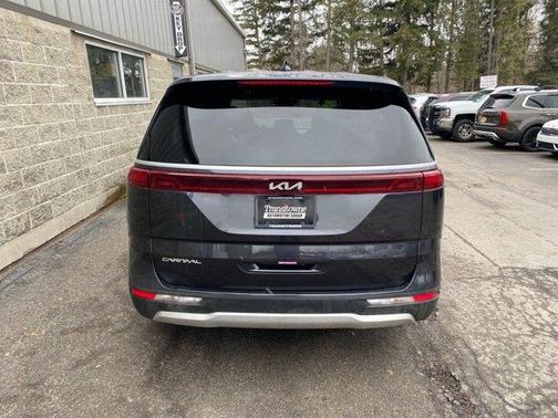 2024 Kia Carnival EX