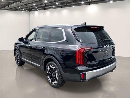 Ebony Black 2023 Kia Telluride S