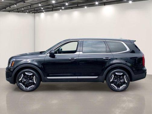Ebony Black 2023 Kia Telluride S