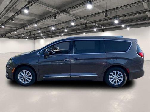 2019 Chrysler Pacifica Touring-L