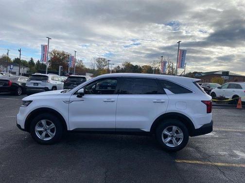 2022 Kia Sorento LX