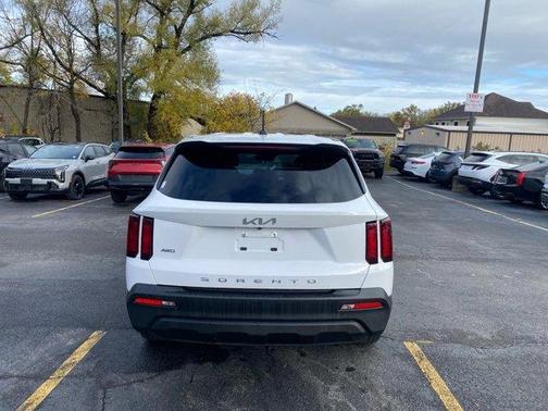 2022 Kia Sorento LX