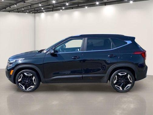 Fusion Orange 2024 Kia Seltos SX