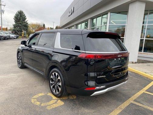 2024 Kia Carnival EX
