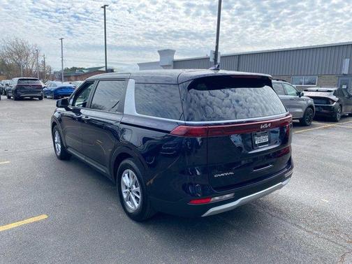 2023 Kia Carnival LX