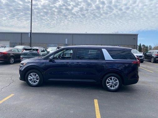 2023 Kia Carnival LX
