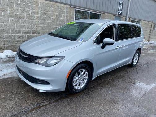 2022 Chrysler Voyager LX