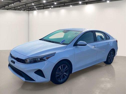Snow White Pearl 2023 Kia Forte LXS