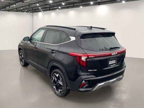 Fusion Orange 2024 Kia Seltos EX