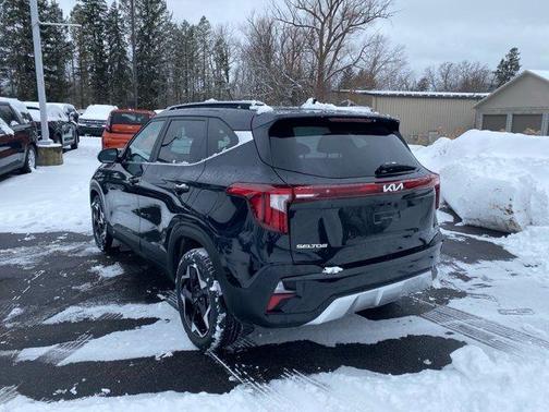 Fusion Orange 2024 Kia Seltos EX