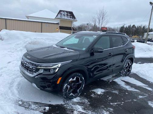 Fusion Orange 2024 Kia Seltos EX