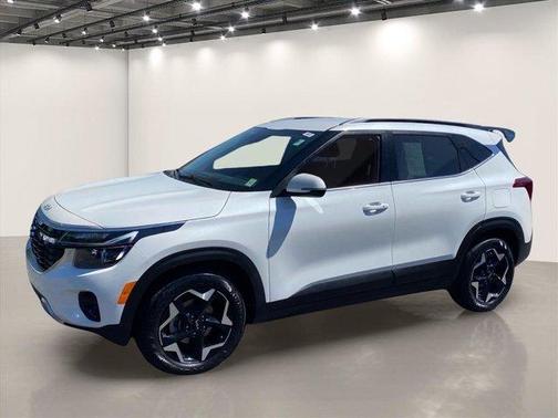 Snow White Pearl 2024 Kia Seltos EX