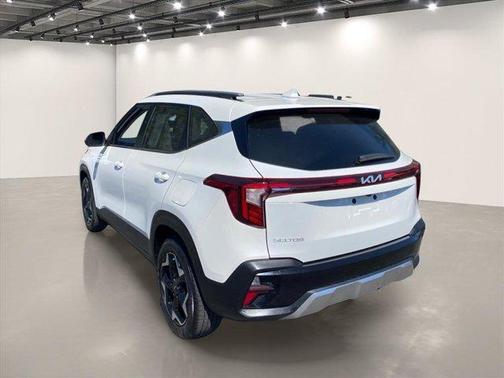 Snow White Pearl 2024 Kia Seltos EX