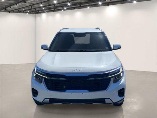 Snow White Pearl 2024 Kia Seltos EX
