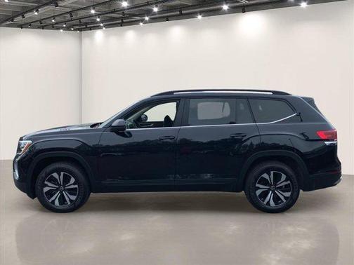 Deep Black Pearl Effect 2024 Volkswagen Atlas 2.0T SE