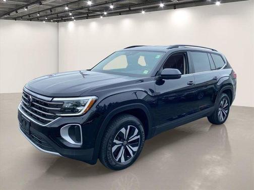 Deep Black Pearl Effect 2024 Volkswagen Atlas 2.0T SE