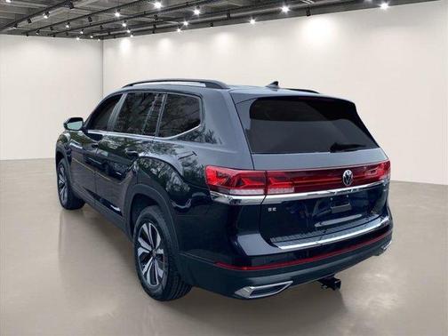 Deep Black Pearl Effect 2024 Volkswagen Atlas 2.0T SE
