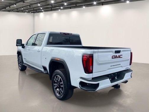 Summit White 2022 GMC Sierra 2500 AT4