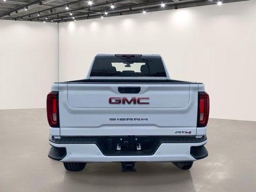 Summit White 2022 GMC Sierra 2500 AT4
